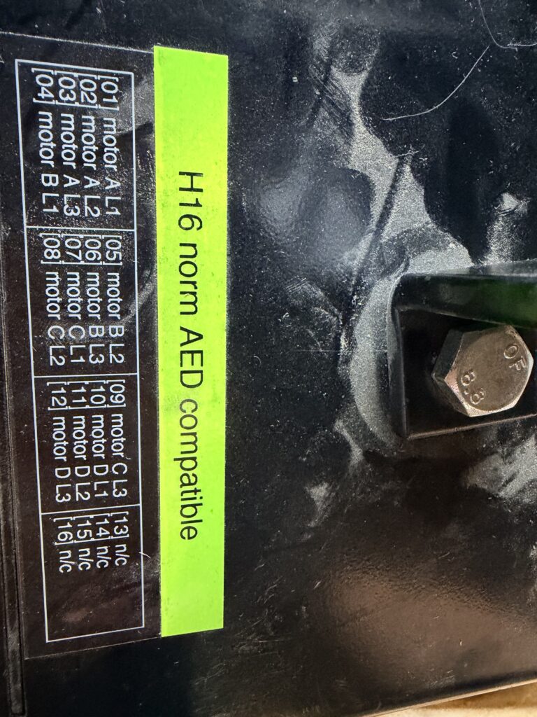 Motor break out H16 male – 4 x 16A 4pins female